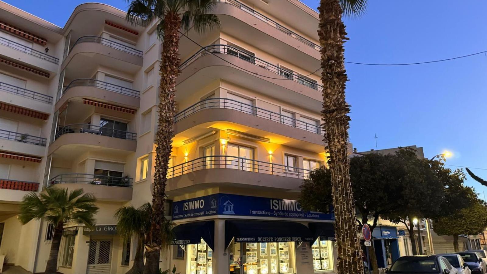 Appartement Luxueux Plein Centre De Cavalaire A 2Mn De La Plage Экстерьер фото